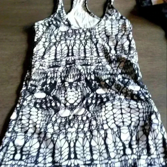 Lululemon tank - Picture 1 of 1